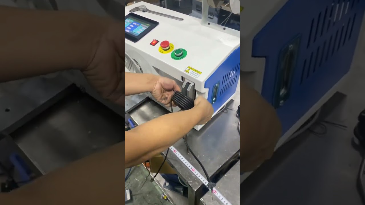 Traversing Wire Winding and Tying Machine with Head-Tail Retention