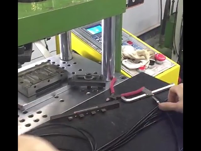 15T Vertical Plastic Injection Molding Machine   USB Audio Plug Cable Head Molding