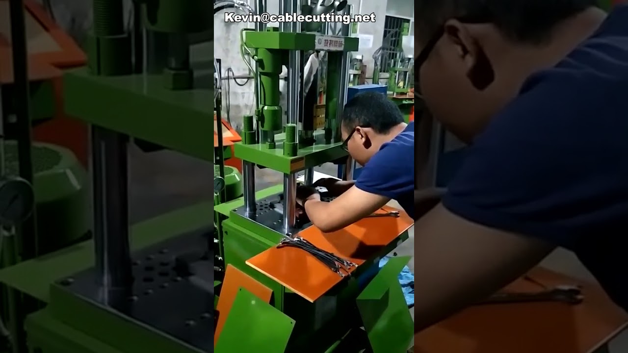 Micro Plastic Injection Molding Machine for USB Cable Making